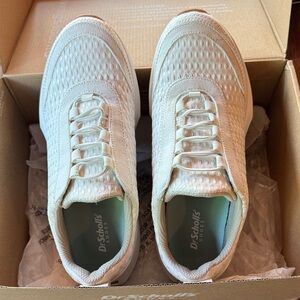 New in Box Dr. Scholl's Hannah Tofu Cream Textured Sneakers. Size 7.5 M